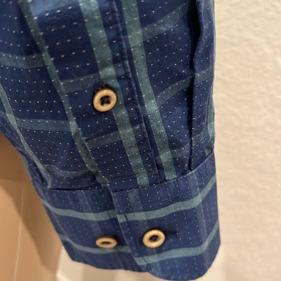 UNTUCKit  - Picture 5 of 8